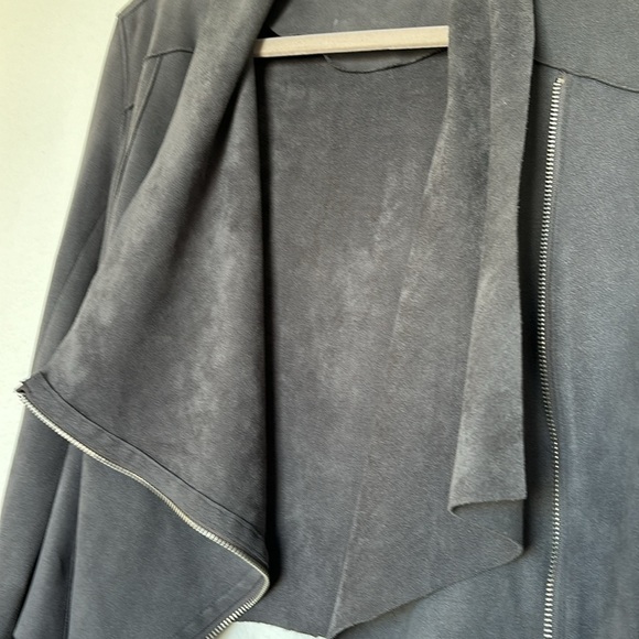 BLANK NYC for women size XS Faux Suede Asymmetric Zipper in gray - Picture 2 of 11
